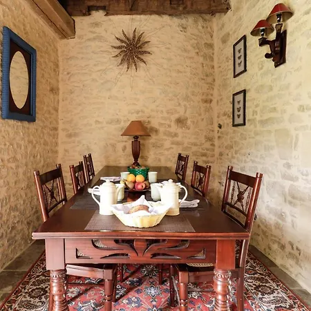 Manoir De Costeperier