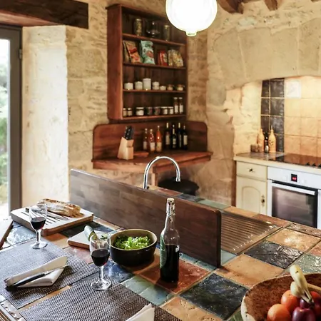 Manoir De Costeperier *